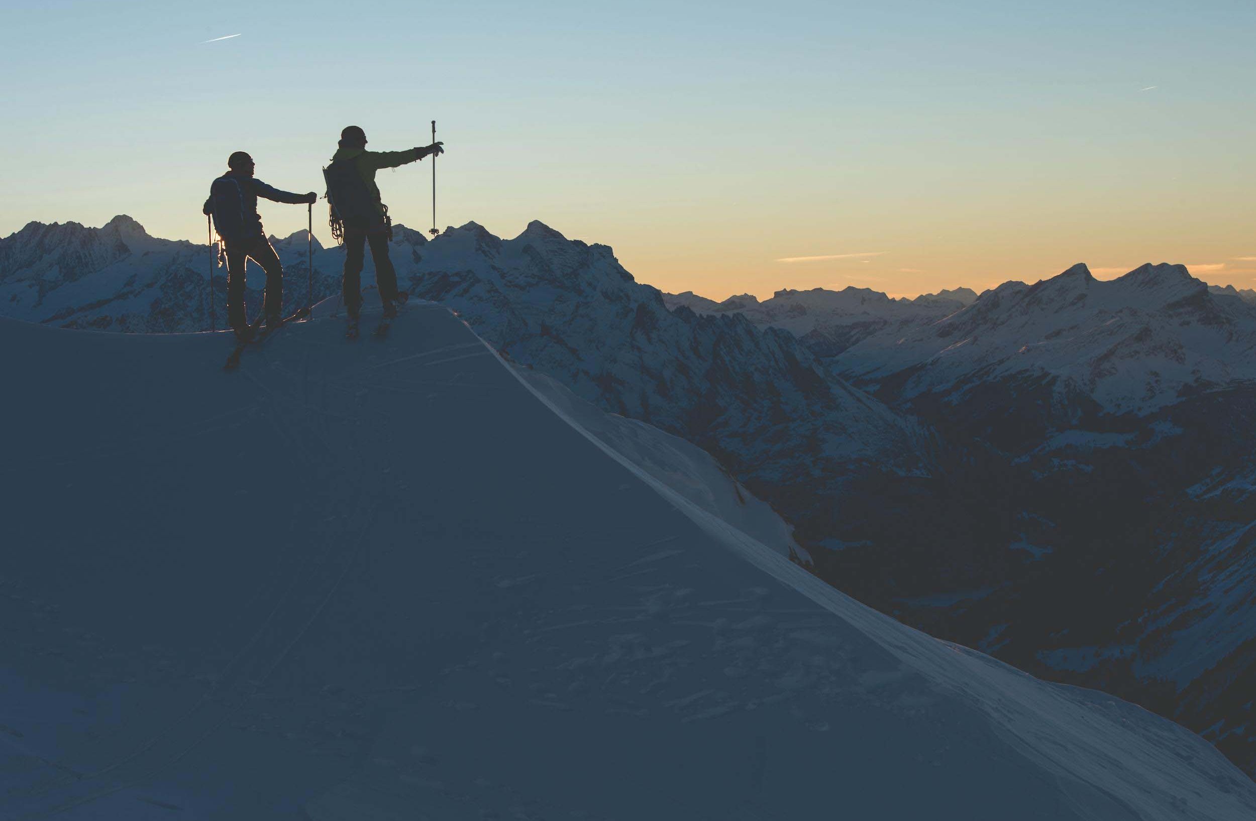 Dani Arnold in vetta all'alba