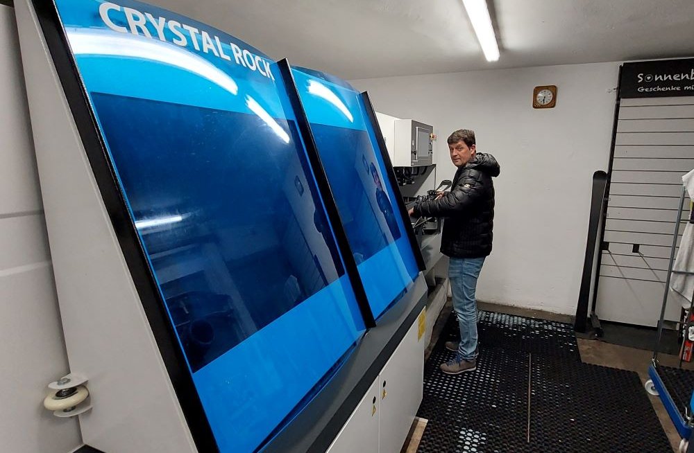 Intersport Greil met nieuwe skiservicemachine MONTANA CRYSTAL ROCK Referentieproject Skiserviceapparaat CRYSTAL ROCK, Intersport Greil, Deggendorf, DE, 2022