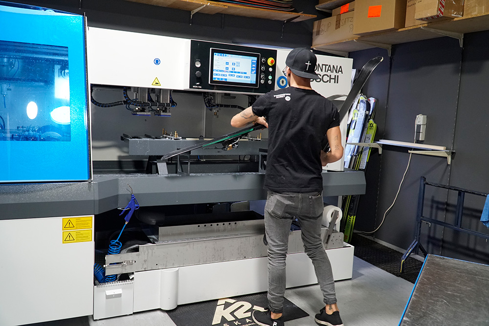 Sport Schrey avec la nouvelle machine de service pour skis MONTANA CRYSTAL ROCK Sport Schrey avec la nouvelle machine de service pour skis MONTANA CRYSTAL ROCK
