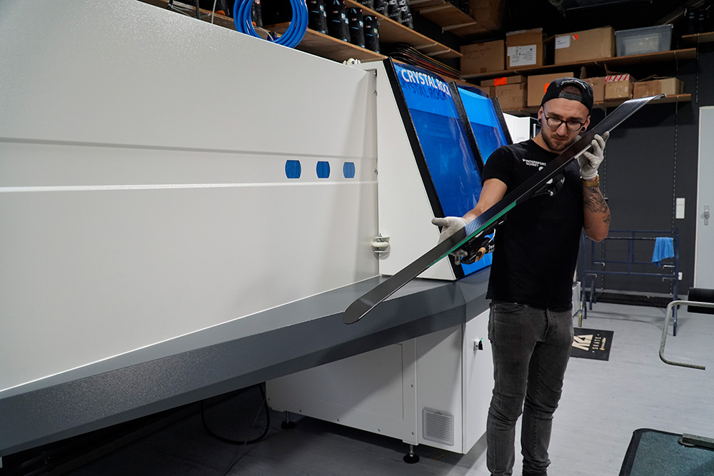 Sport Schrey avec la nouvelle machine de service pour skis MONTANA CRYSTAL ROCK Projet de référence machine de service pour skis CRYSTAL ROCK, Sport Schrey, Pforzheim, DE, 2022