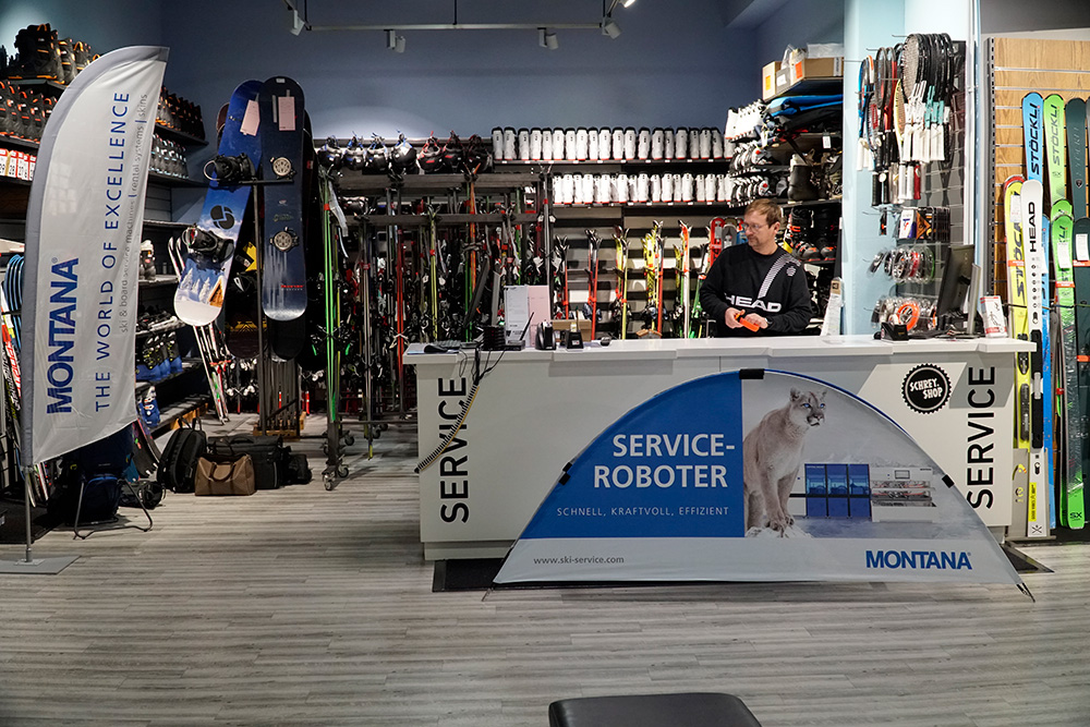 Sport Schrey avec la nouvelle machine de service pour skis MONTANA CRYSTAL ROCK Projet de référence machine de service pour skis CRYSTAL ROCK, Sport Schrey, Pforzheim, DE, 2022